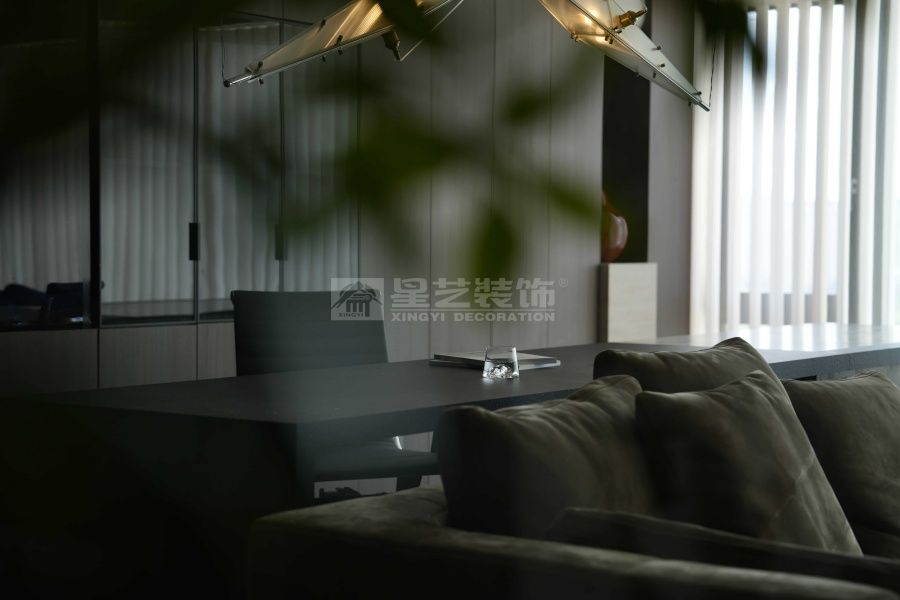 意式轻奢住宅设计：色调·材质·光影的平衡美学(图8)
